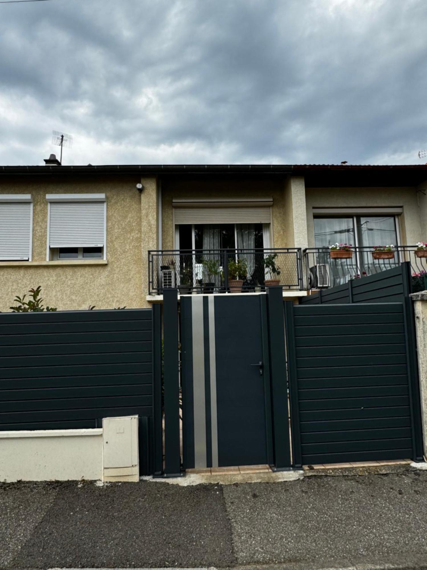 Au Calme Dans Maison En Rez De Jardin A 2,2 Kms Du Groupama Stadium Et Salle Ldlc Arena Meyzieu Exterior photo