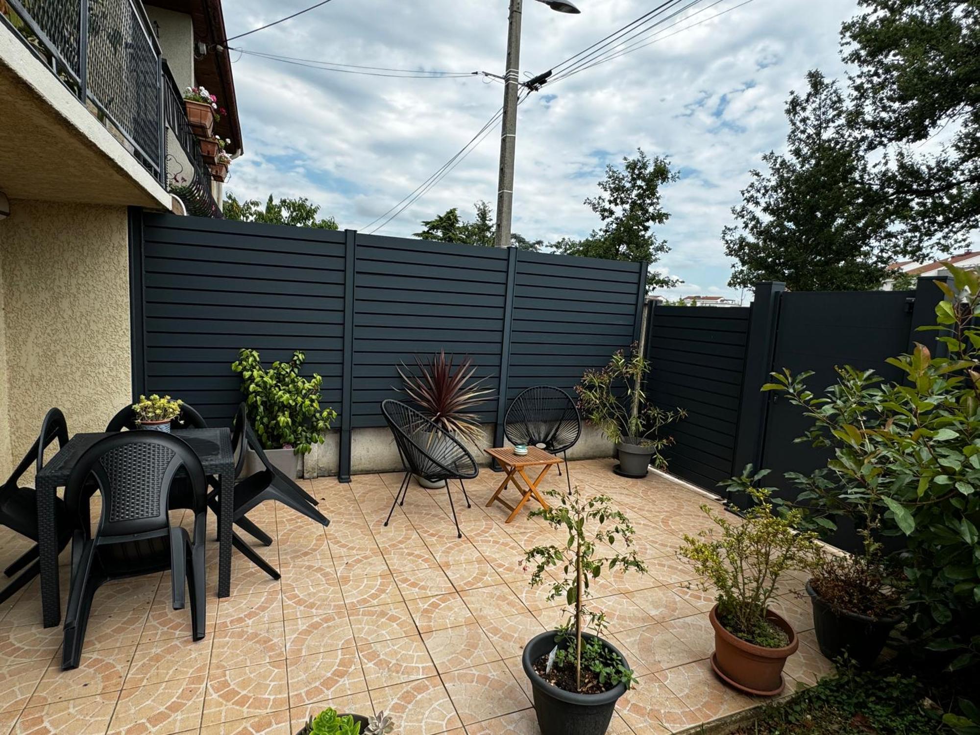 Au Calme Dans Maison En Rez De Jardin A 2,2 Kms Du Groupama Stadium Et Salle Ldlc Arena Meyzieu Exterior photo